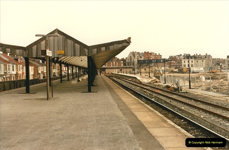 1986-03-24 The new station @ Weymouth, Dorset takes shape.  (2)0157