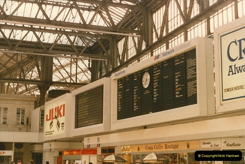 1986-10-04 Waterloo Station, London.  (1)0290
