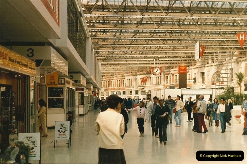 1986-10-04 Waterloo Station, London.  (3)0292