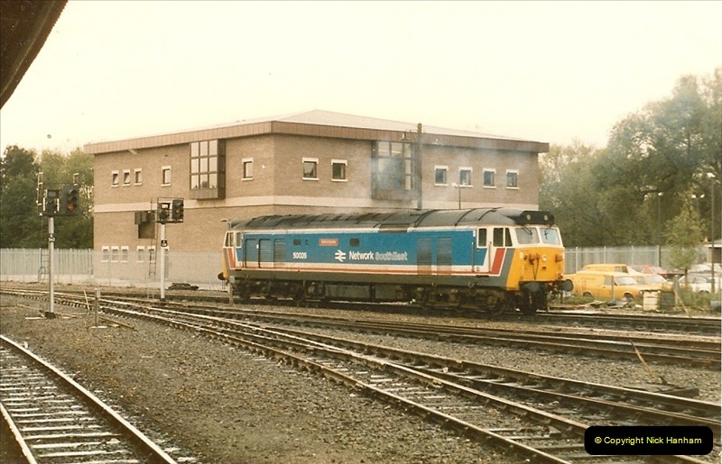 1986-10-27 Exeter St. Davids, Devon.  (12)0305