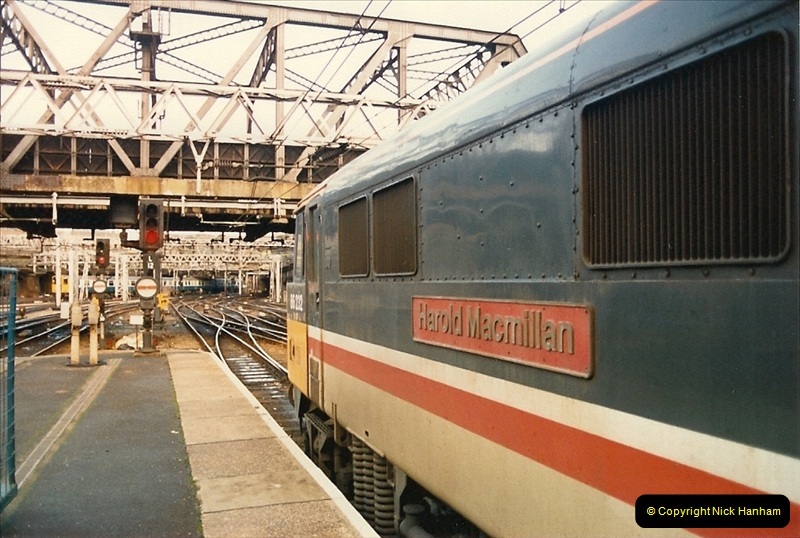 1986-11-22 Liverpoole Street Station, London.  (10)0361