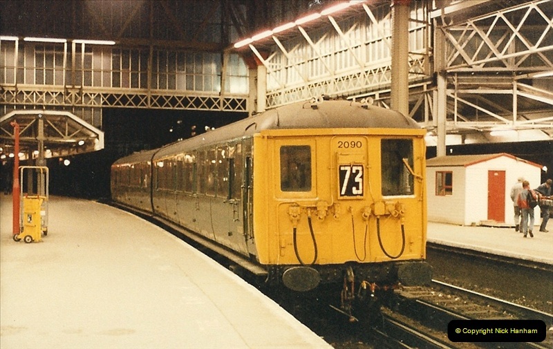1986-11-22 Waterloo Station, London. (18)0387