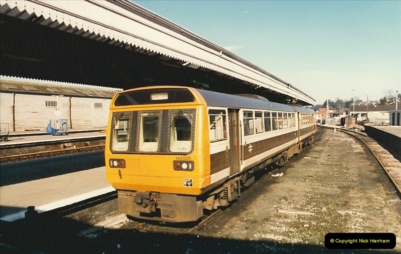 1987-02-21 Exeter St. Davids, Devon.  (1)0392