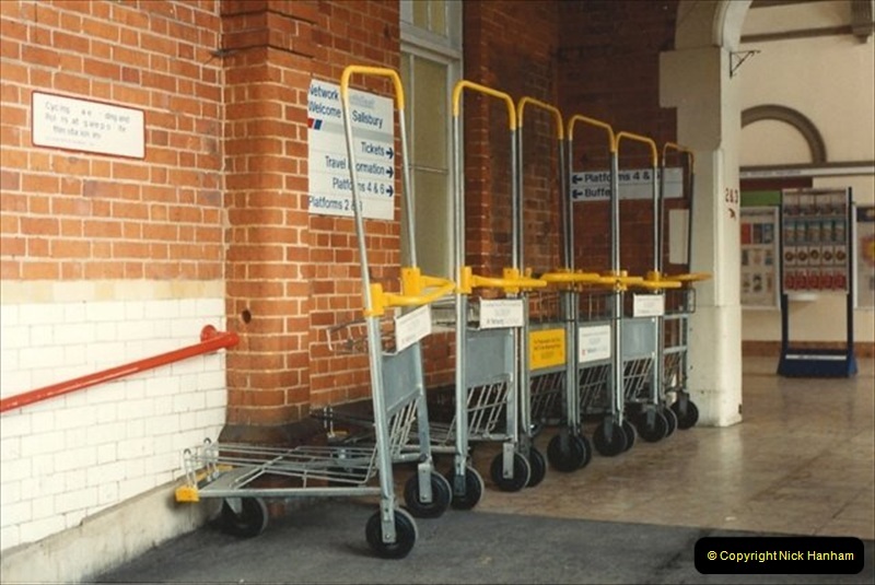 1992-02-29 Salisbury station, Salisbury, Wiltshire.  (48)345