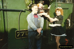 07251989-11-05-Emma-Pardy-aged-10-has-a-raer-eys-disease-which-is-robbing-her-of-her-sight.-The-SR-treated-her-to-a-VIP-trip-and-also-gave-her-a-cake.-40725