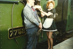 07261989-11-05-Emma-Pardy-aged-10-has-a-raer-eys-disease-which-is-robbing-her-of-her-sight.-The-SR-treated-her-to-a-VIP-trip-and-also-gave-her-a-cake.-50726