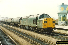 08231990-04-19-Cardiff-South-Wales.-150823