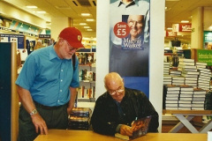 2822002-09-21.-Your-Host-with-Murray-Walker-book-signing.-Poole-Dorset.-1282282