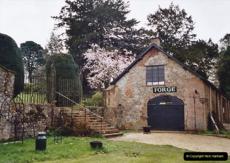 2004-Miscellaneous.-41-Forde-Abbey-Dorset-group-visit.-