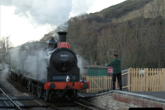 06352008-12-07-Santa-Specials-Driving-the-DMU.-460635