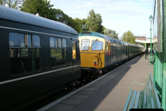 02352009-05-15-Driving-the-late-turn-DMU.-40235