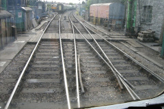 04672009-06-05-Late-turn-DMU-100467