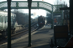 12742009-12-19-Santa-Specials-DMU-driving-221274