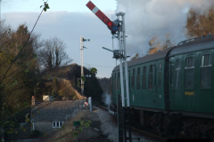12862009-12-19-Santa-Specials-DMU-driving-341286