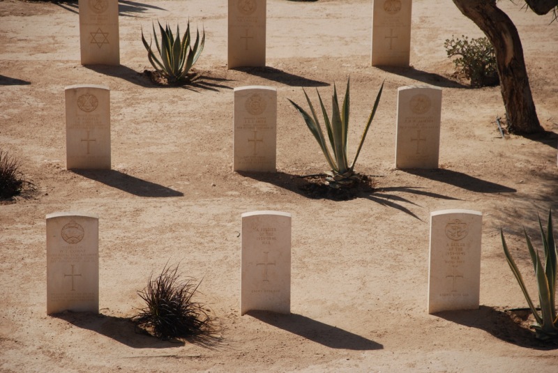 2010-11-05-British-Graves-at-El-Alamain-32