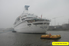 009.2012-06-03-The-Queens-Diamond-Jubilee-Celebration-Pagent-on-the-River-Thames-9-