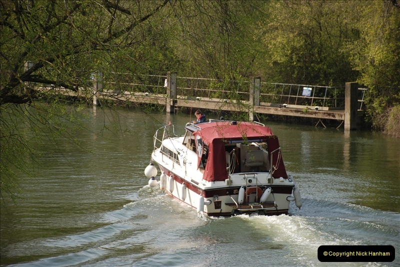 2019-04-14-to-15-Dorchester-on-Thames-Oxfordshire.-107-A-walk-near-Dorchester-and-the-River-Thames.-110107