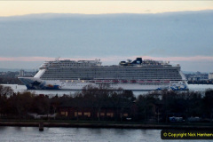 382.2019-11-10-New-York.-382-Norwegin-Encore-Norwegin-Escape-pass-in-NY-Harbour-with-a-tug-Fire-boat-water-display-escort.-