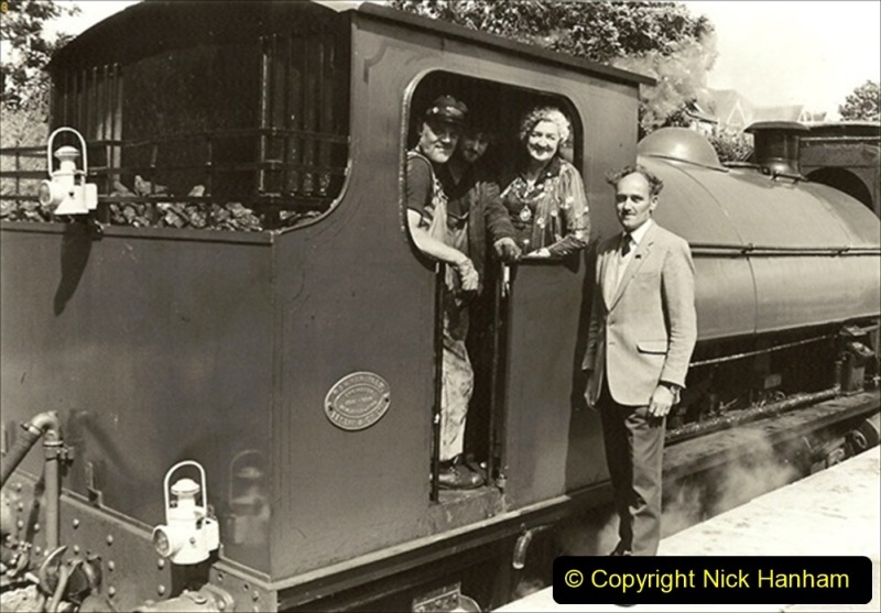 1985-08-11-the-Mayoress-of-Swanage-visits-the-railway.-Your-Host-firing-21-Linda.-040