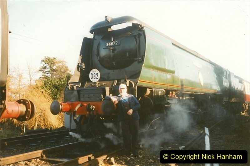 1998-11-29-Bill-Alborough-TEFS-Tours-hire-the-SR-steam-hauled-dining-train-during-the-SR-Diesel-Gala.-Your-Host-driving-34072.-1-256