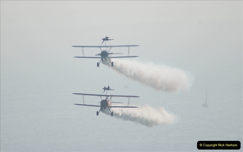 2021-09-03-Bournemouth-Air-Show-Pictures-AIR.-143-AeroSuperBatics-Wing-walkers-Boeing-Steraman.-143