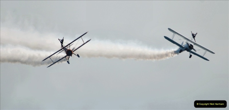 2021-09-03-Bournemouth-Air-Show-Pictures-AIR.-151-AeroSuperBatics-Wing-walkers-Boeing-Steraman.-151