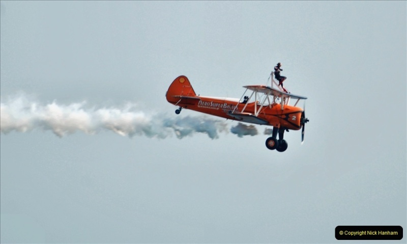 2021-09-03-Bournemouth-Air-Show-Pictures-AIR.-152-AeroSuperBatics-Wing-walkers-Boeing-Steraman.-152