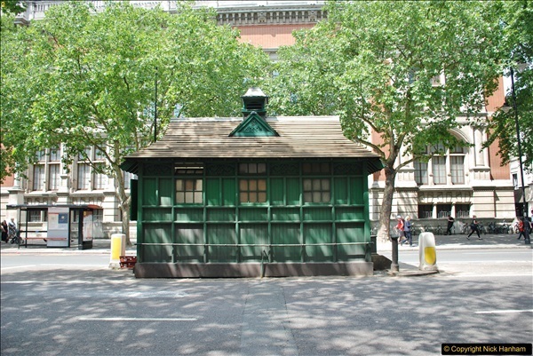 2018-06-09-Cabmans-Shelter-in-Thurloe-Place-London-SW7.-303