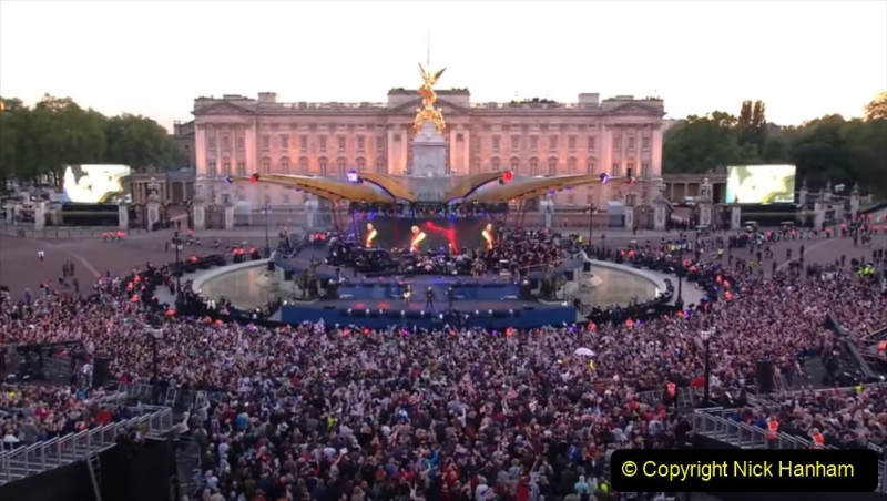 2022-06-04-Party-at-the-Palace.-Platinum-Jubilee-Celebrating-Queen-Elizabeths-70-years-on-the-throne.-3-009
