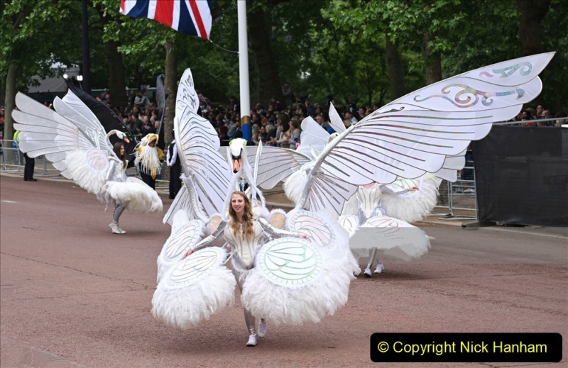 LONDON, ENGLAND - JUNE 05: Performers take part in a parade during the Platinum Pageant on June 05, 2022 in London, England. The Platinum Jubilee of Elizabeth II is being celebrated from June 2 to June 5, 2022, in the UK and Commonwealth to mark the 70th anniversary of the accession of Queen Elizabeth II on 6 February 1952. (Photo by Karwai Tang/WireImage)