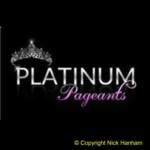 2022-06-05-Platumn-Jubilee-Pagent-Celebrating-the-Queens-70-years-on-the-throne.-71-73