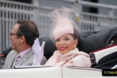 LONDON, ENGLAND - JUNE 05: Dame Joan Collins   takes part in the Platinum Jubilee Pageant in front of Buckingham Palace, on day four of the Platinum Jubilee celebrations, on June 05, 2022 in London, England. The Platinum Jubilee of Elizabeth II is being celebrated from June 2 to June 5, 2022, in the UK and Commonwealth to mark the 70th anniversary of the accession of Queen Elizabeth II on 6 February 1952.  (Photo by Jonathan Brady - WPA Pool/Getty Images)
