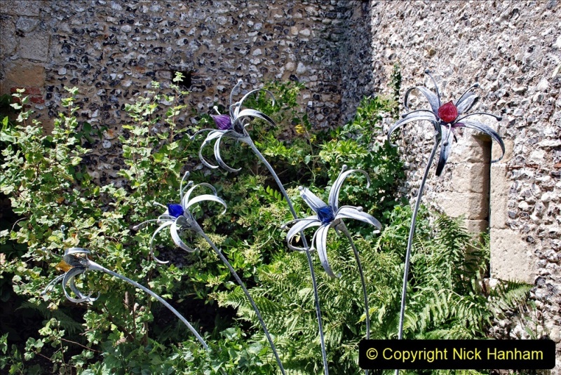 2022-06-17-Greys-Court-NT-Oxfordshire.-Flowers-Roses-and-Art.-44-044