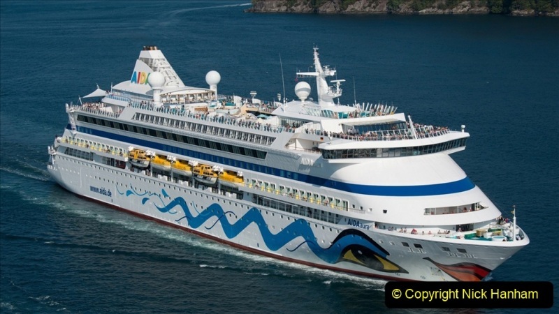 2022-June-21-Cruise-ships-from-1950-to-2022.-25-025