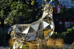 173.2021-11-04-to-05-Two-days-and-one-night-in-Bournemouth.-173-Christmas-decorations-being-erected