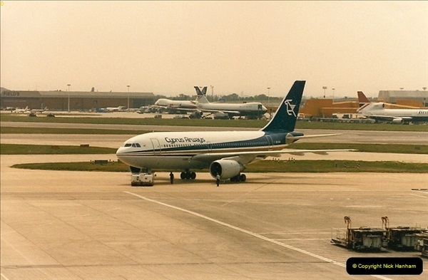 1986-06-21 London Heathrow Airport.  (11)049