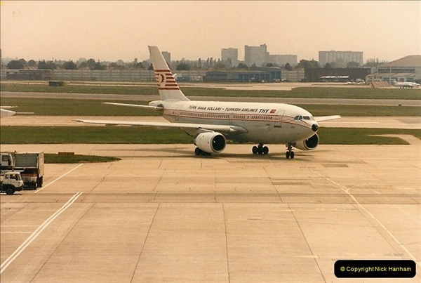 1986-06-21 London Heathrow Airport.  (13)051