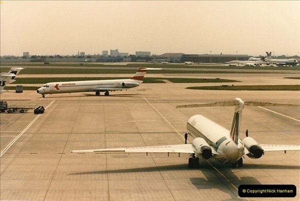 1986-06-21 London Heathrow Airport.  (45)083