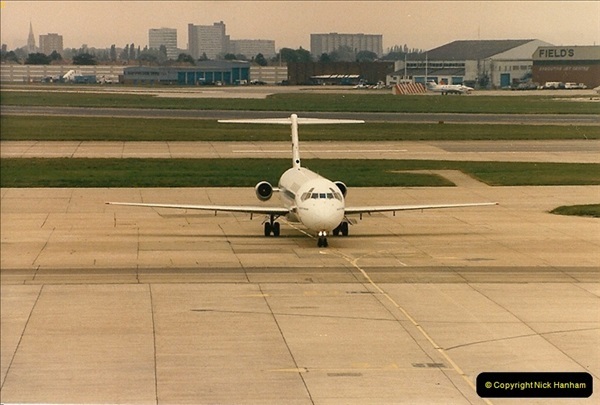 1986-06-21 London Heathrow Airport.  (8)046
