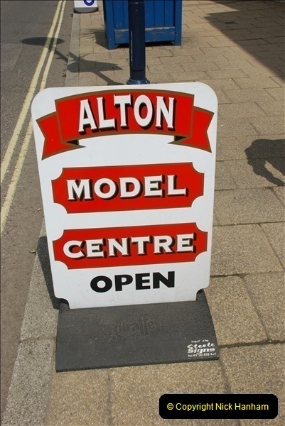 2010-05-19 Alton Model Centre (2)004004