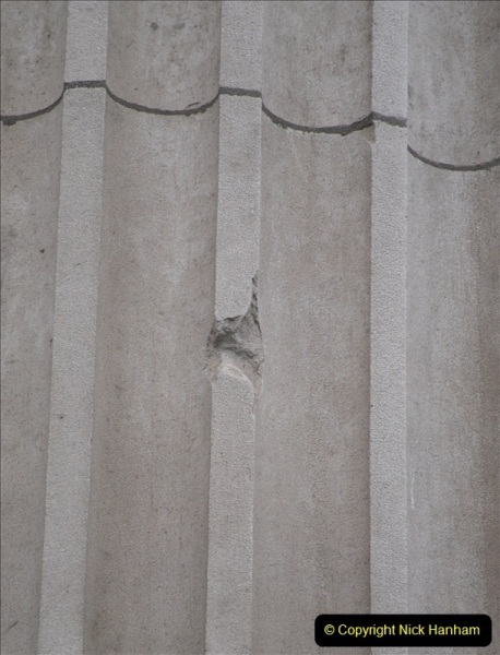 2019-03-31-Dublin-Eire.-285-The-Dublin-General-Post-Office.-Bullet-marks-from-the-uprising-still-in-the-pilars-outside-the-building.-285
