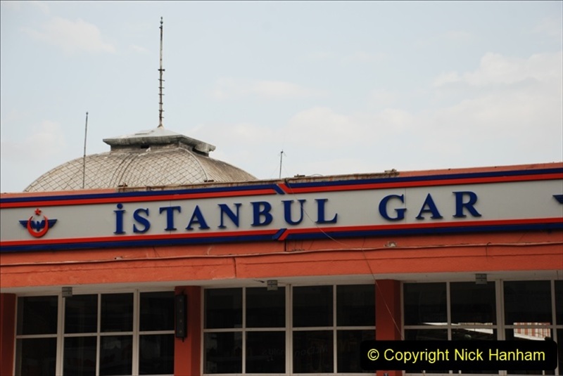 2010-10-26-IstanbulTurkey.-Transport-94114