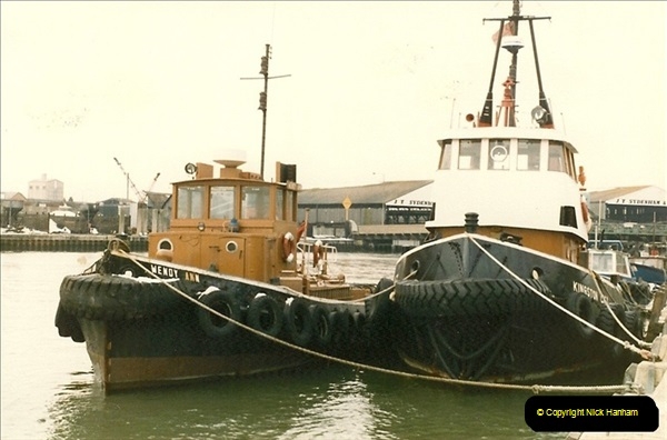 1986-02-09 Poole Quay, Dorset.  (4)127