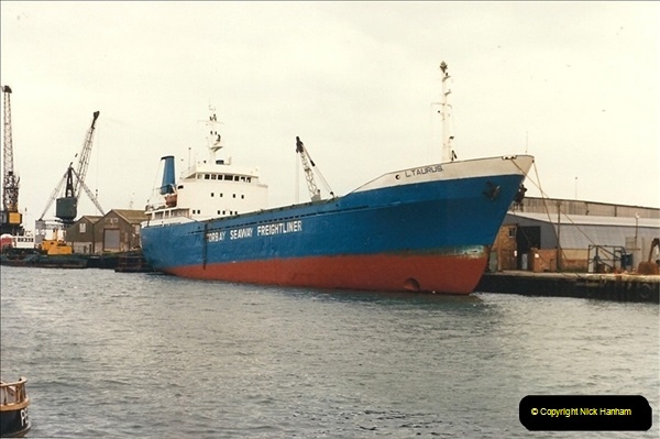 1989-01-02 Poole Quay, Dorset.  (2)157