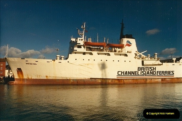 1989-02-20 Poole Quay, Dorset.  (1)160