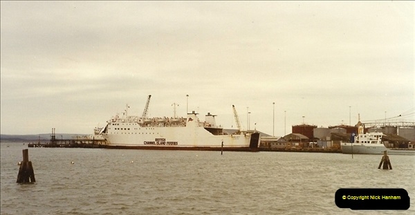 1990-03-04 Poole Quay, Dorset.  (2)184