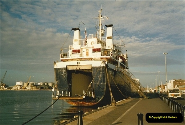 1991 May. Poole Quay, Dorset.  (3)197