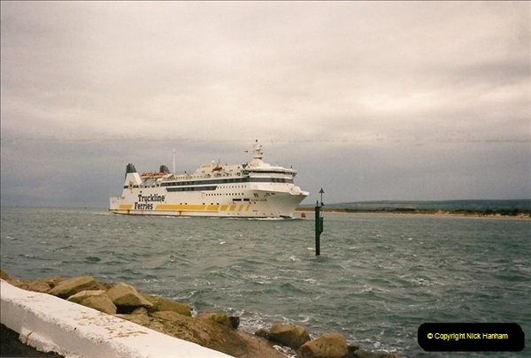 1994-12-17. The Haven, Poole, Dorset.  (1)268