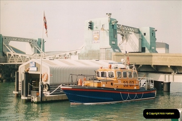 1996-02-10 Poole Quay, Dorset.  (2)339