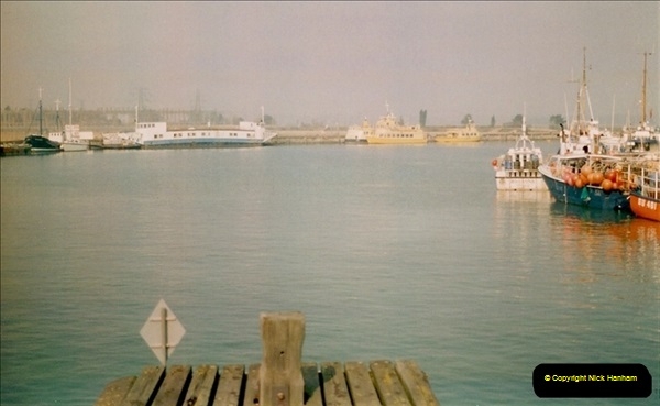 1996-02-10 Poole Quay, Dorset. Old ferry No. 3 still awaiting disposal. (3)340